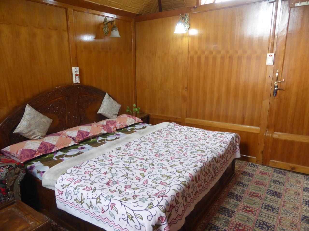 Goona Palace Houseboats Srīnagar Exteriér fotografie